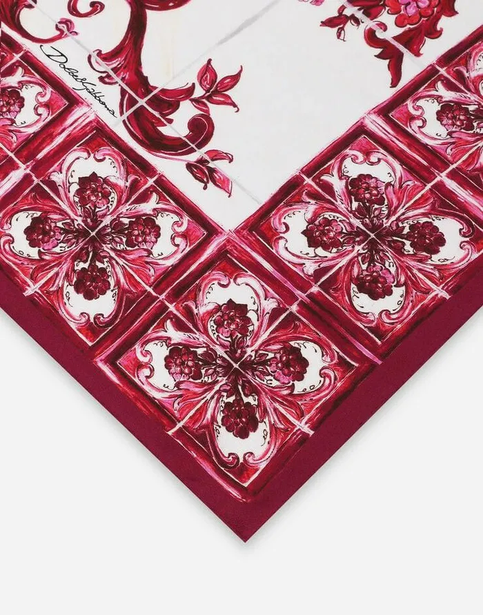 Dolce and Gabbana Scarves And Silks Women Majolica Print Scarf 70 X 70 Multicolor Dolce and Gabbana Scarves And Silks Women Majolica Print Scarf 70 X 70 Multicolor