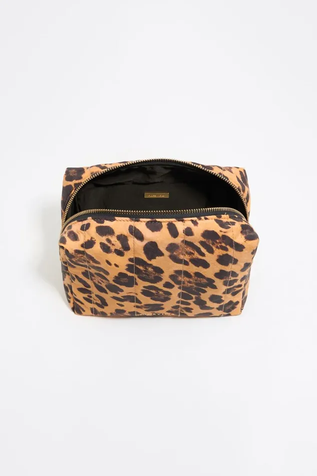 Large Beige Leopard Nylon Makeup Case Leopard Natural Women Bimba Y Lola Vanity Pouches Large Beige Leopard Nylon Makeup Case Leopard Natural Women Bimba Y Lola Vanity Pouches