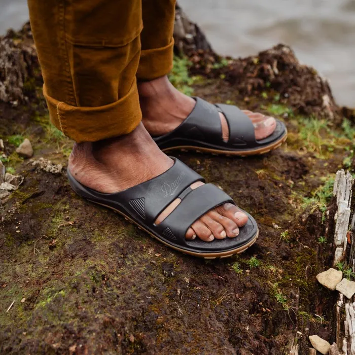 Shelter Cove Black Men Danner Sandals and Water Shoes