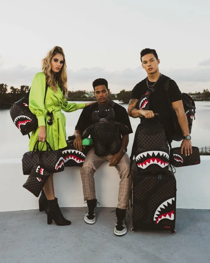 SPRAYGROUND HENNY AIIR TO THE THRONE CROSSOVER CLUTCH Bags