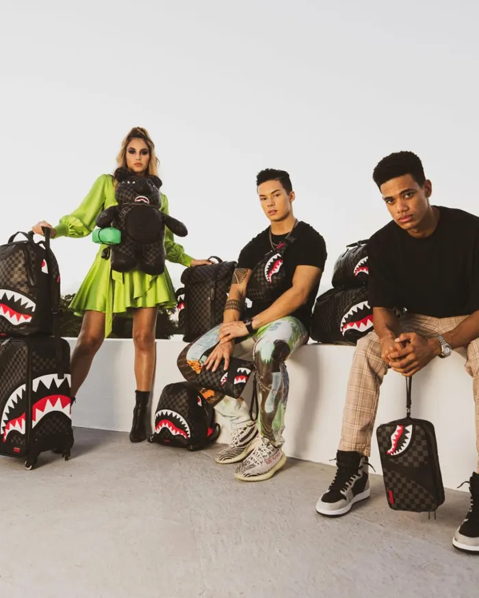 SPRAYGROUND HENNY AIIR TO THE THRONE CROSSOVER CLUTCH Bags