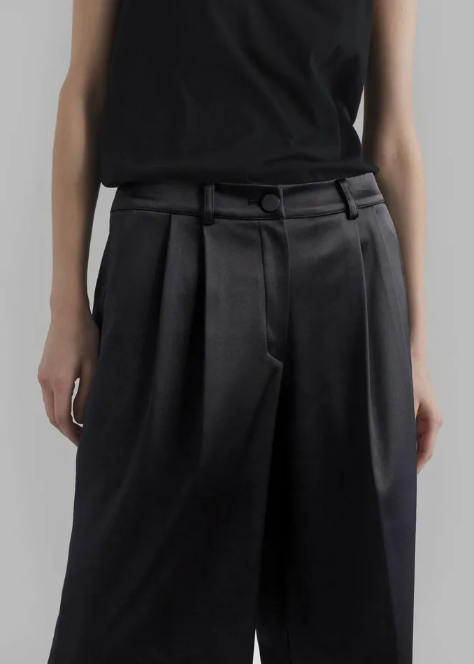 The Frankie Shop Bottoms Vienna Satin Bermuda Shorts 8211 Black 8211 Women