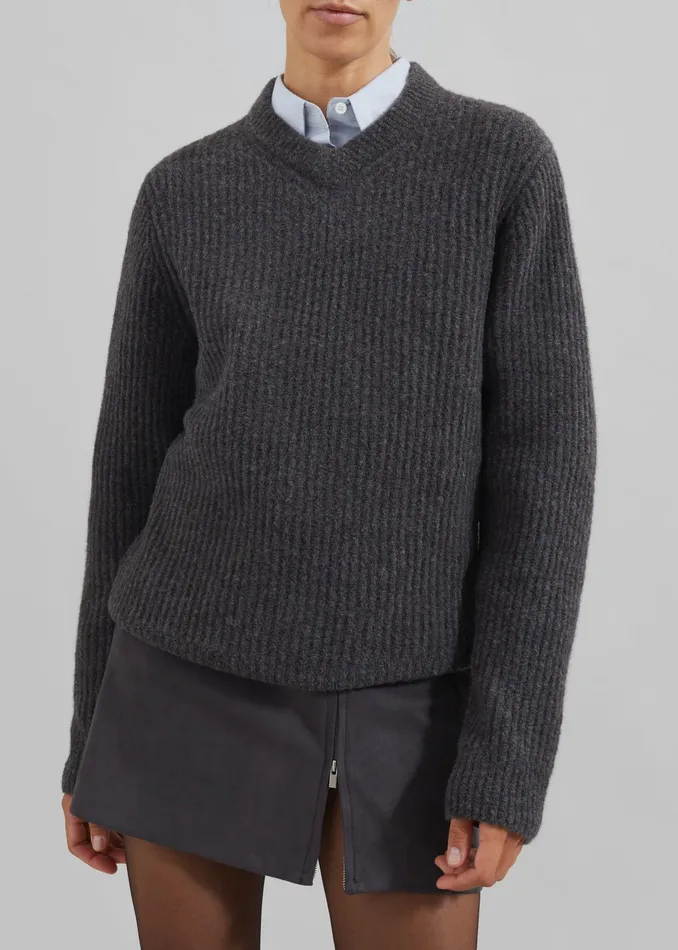 The Frankie Shop Knitwear Samse Samse Sakoji VNeck 8211 Volcanic Ash 8211 MenWomen