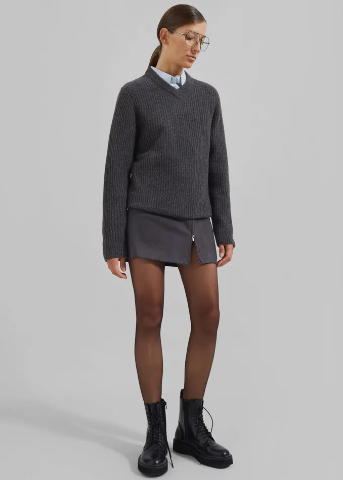 The Frankie Shop Knitwear Samse Samse Sakoji VNeck 8211 Volcanic Ash 8211 MenWomen